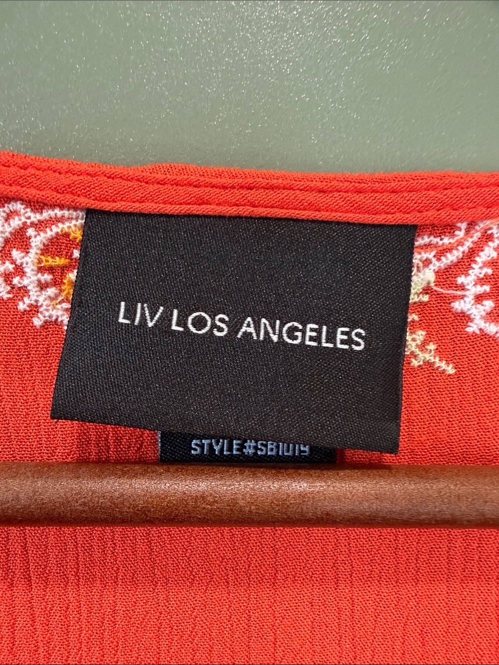 Liv Los Angeles Embroidered V-Neck Top NWOT - Picture 2 of 9